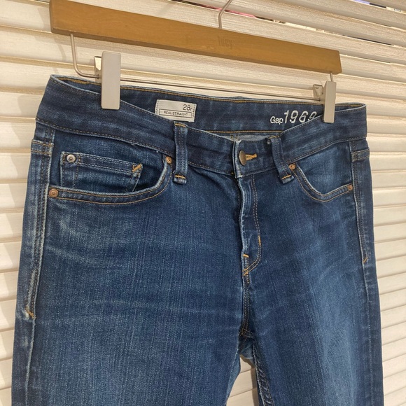 SOLD Gap Real Straight Jeans Size 6/28 Darker Wash - Picture 2 of 8
